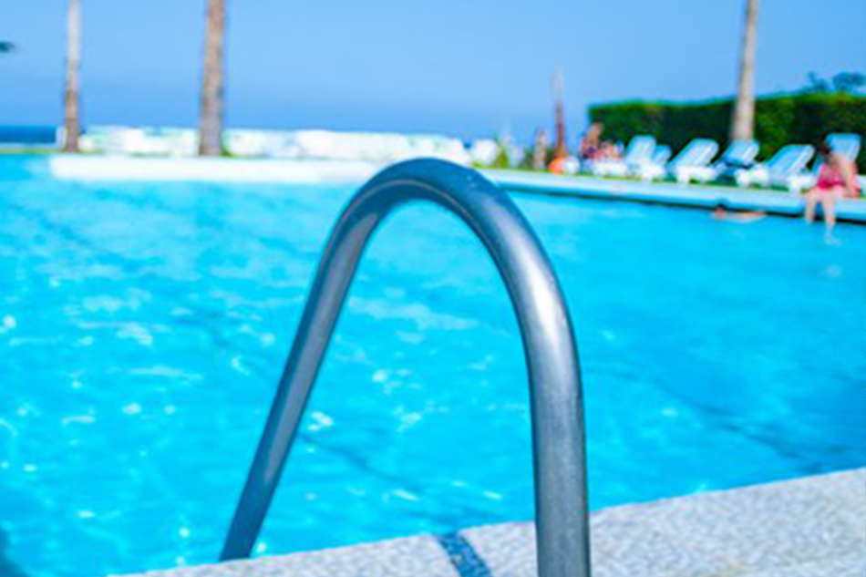 Acces-piscine-jalta-hotel